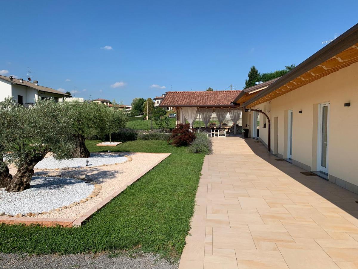 B&B Alciliegio Casnate Con Bernate Exterior photo